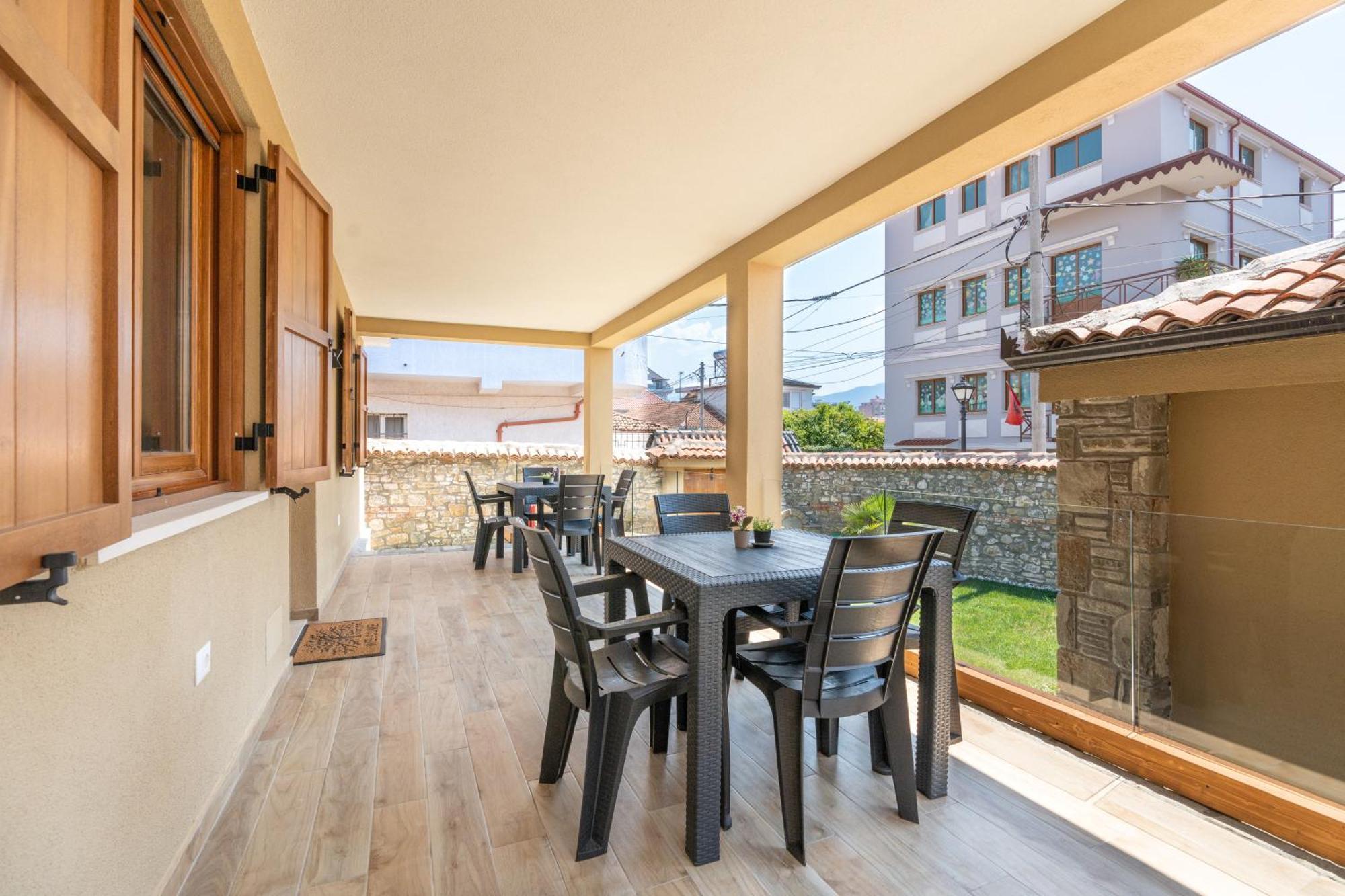 Villa Zoi A Stay To Remember I Located Inside The Castle Of Elbasan, On A Historic Roman Road Via Egnatia I Homemade Breakfast Extérieur photo