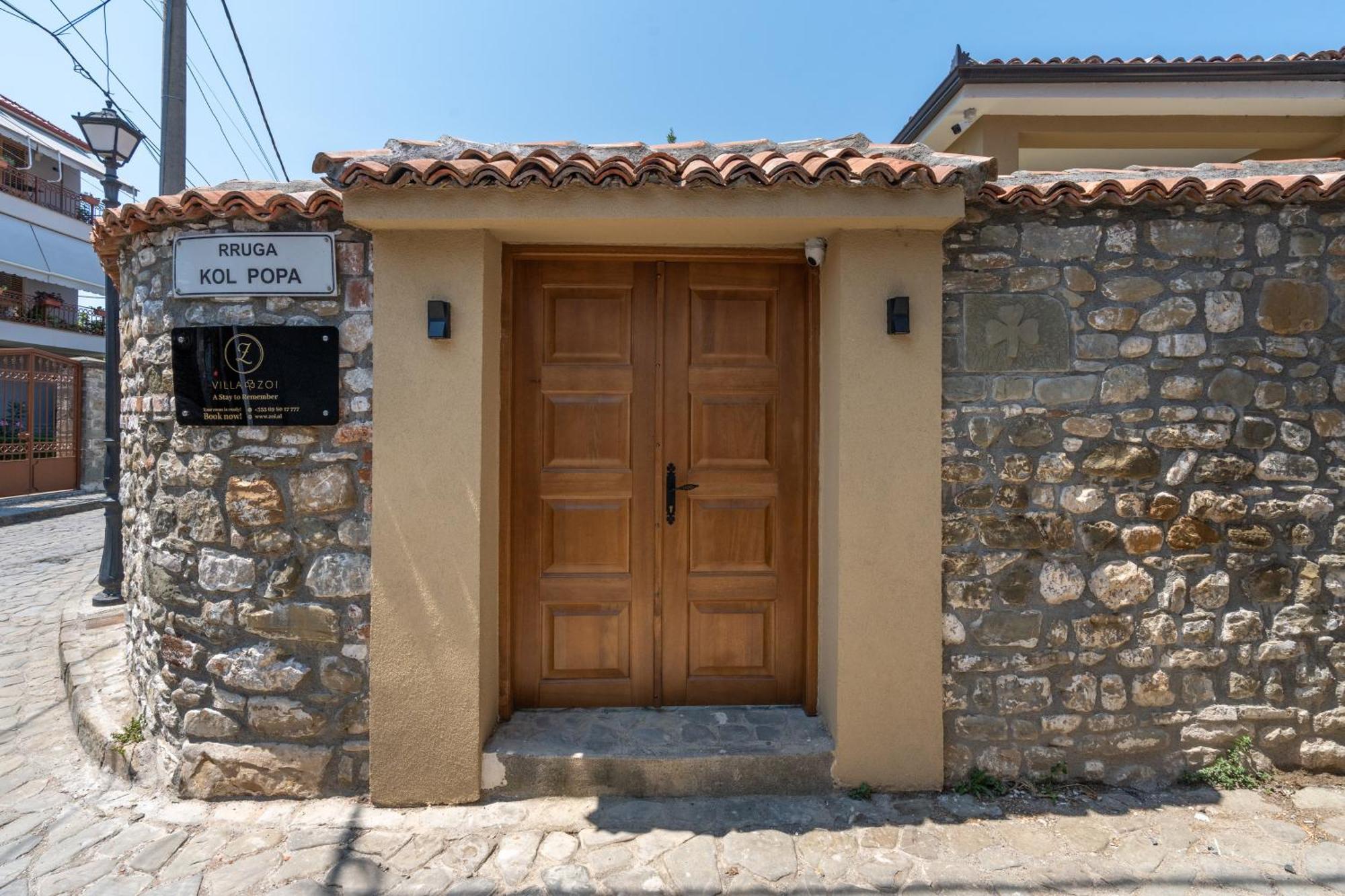 Villa Zoi A Stay To Remember I Located Inside The Castle Of Elbasan, On A Historic Roman Road Via Egnatia I Homemade Breakfast Extérieur photo