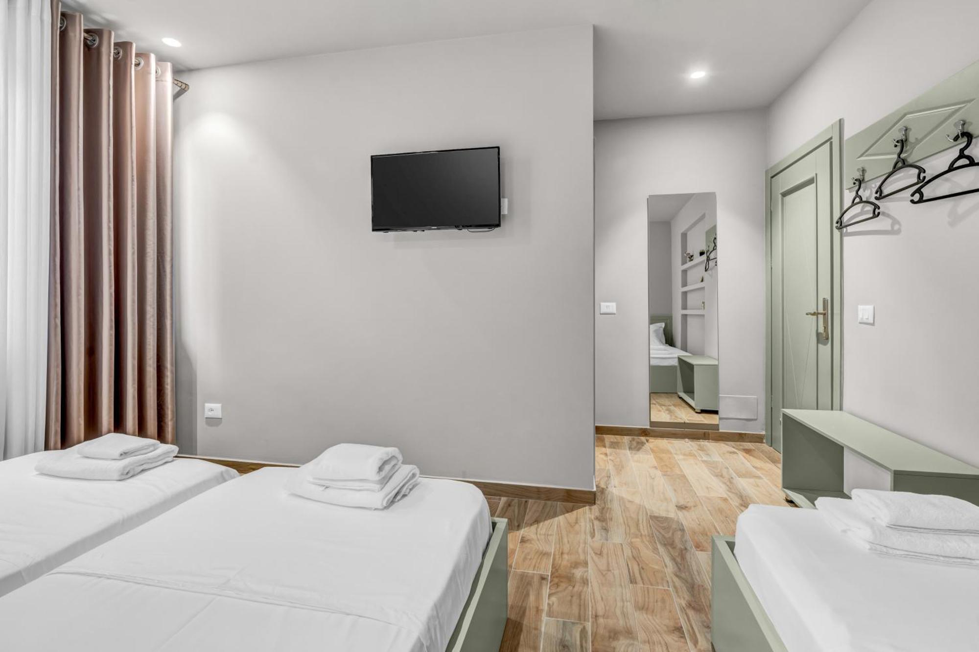 Villa Zoi A Stay To Remember I Located Inside The Castle Of Elbasan, On A Historic Roman Road Via Egnatia I Homemade Breakfast Extérieur photo
