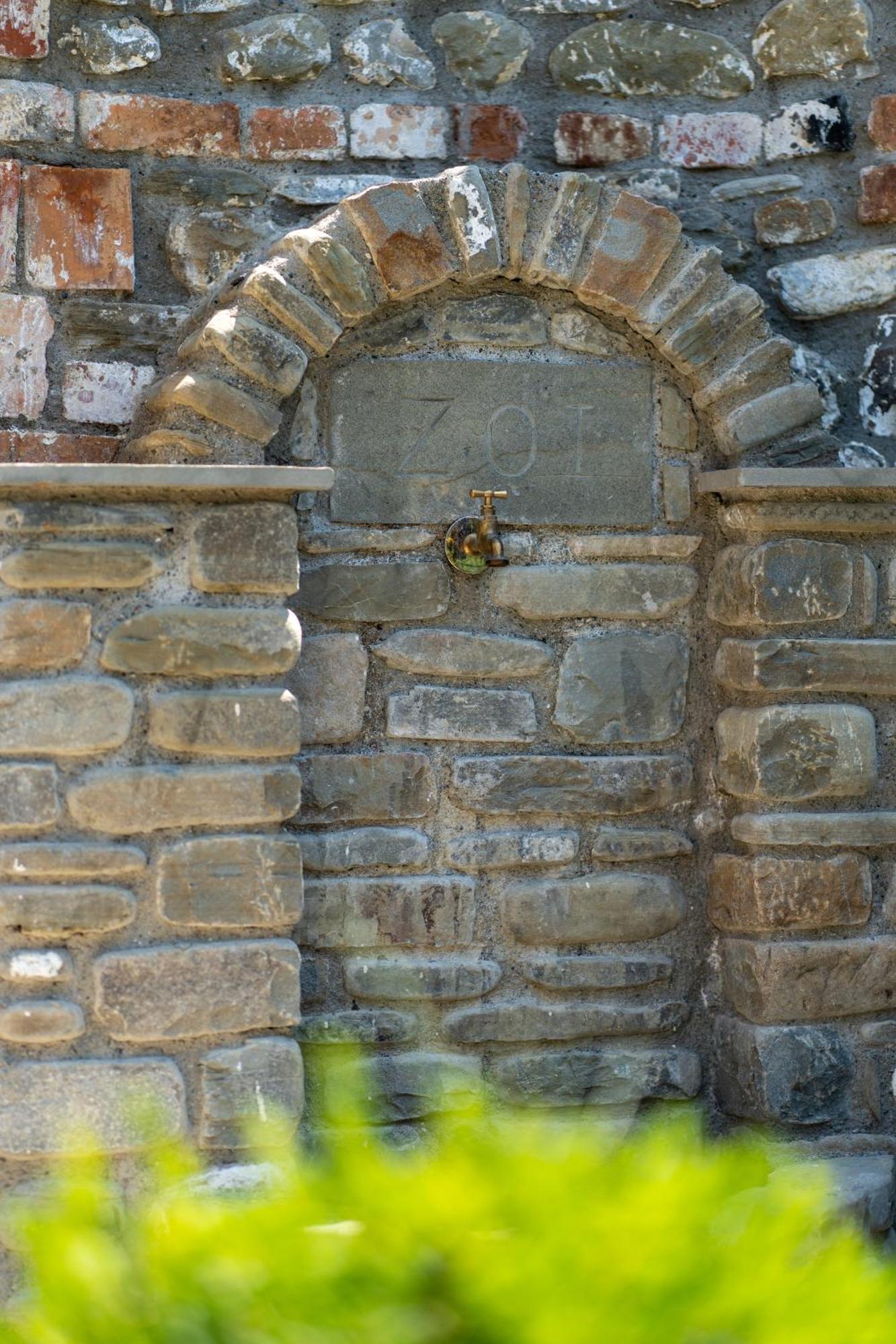 Villa Zoi A Stay To Remember I Located Inside The Castle Of Elbasan, On A Historic Roman Road Via Egnatia I Homemade Breakfast Extérieur photo